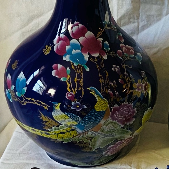 NWT Exotic Orient Style Vase Adorned w/Graceful Birds & Orchids- Pottery Picture - Picture 12 of 16